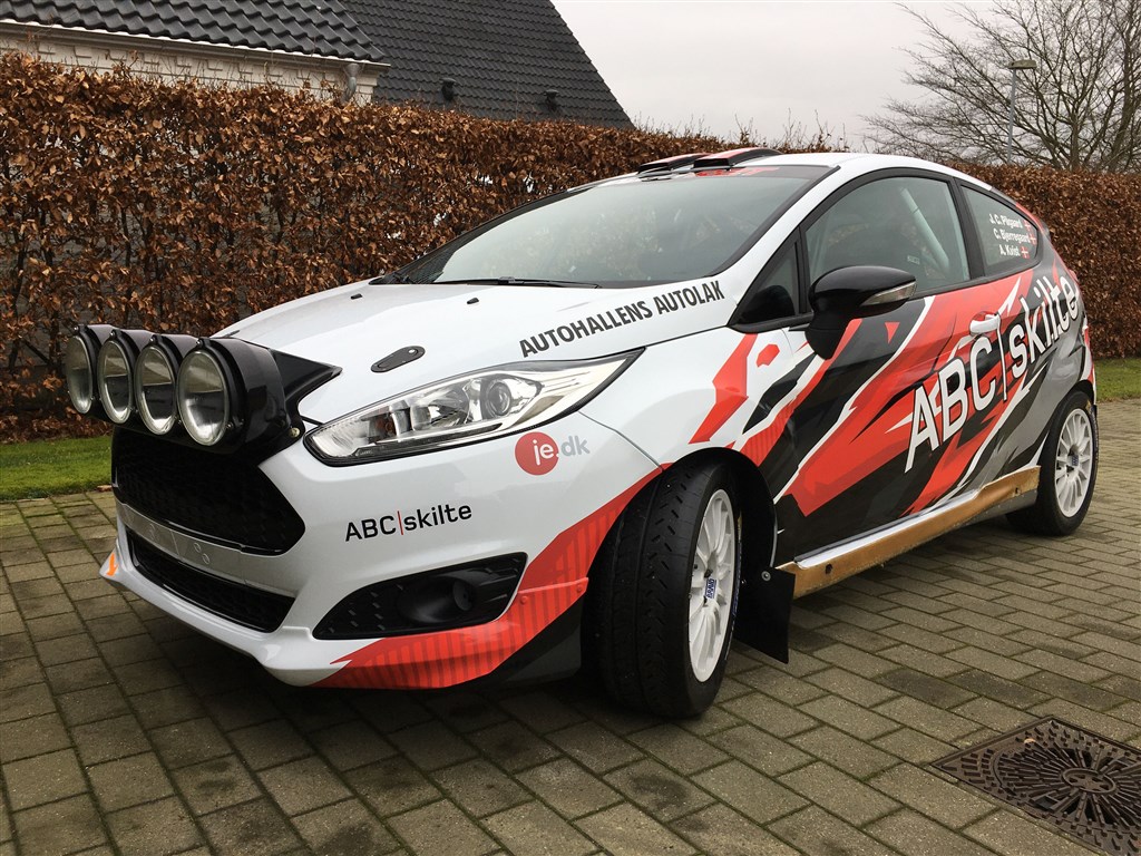 Danmarks Mestrene fra 2017 i klasse 3 Jens Chr. Pilgaard og Carsten Bjerregaard fra SOMS er et af de lokale islæt på startlisten til Bjerrum Biler Rallytest 2020. De stiller op i en flot Ford Fiesta R2T.